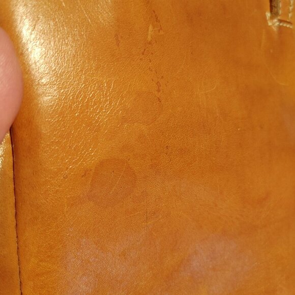 Roots Caramel Leather Shoulder Bag - Picture 11 of 16